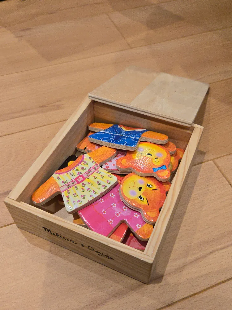 Wooden Bear Dress Up Puzzle thumbnail