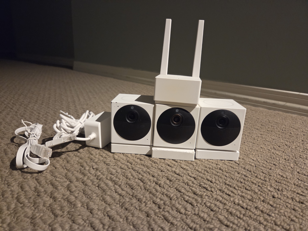 Wyze Wireless Cam Outdoor (Full System-Base station+3 Cameras)