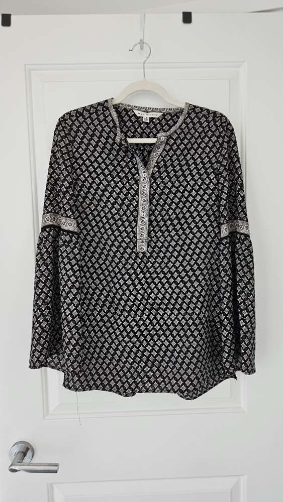 NEGOTIABLE - Max Studio Black Patterned Blouse - Size S (4)