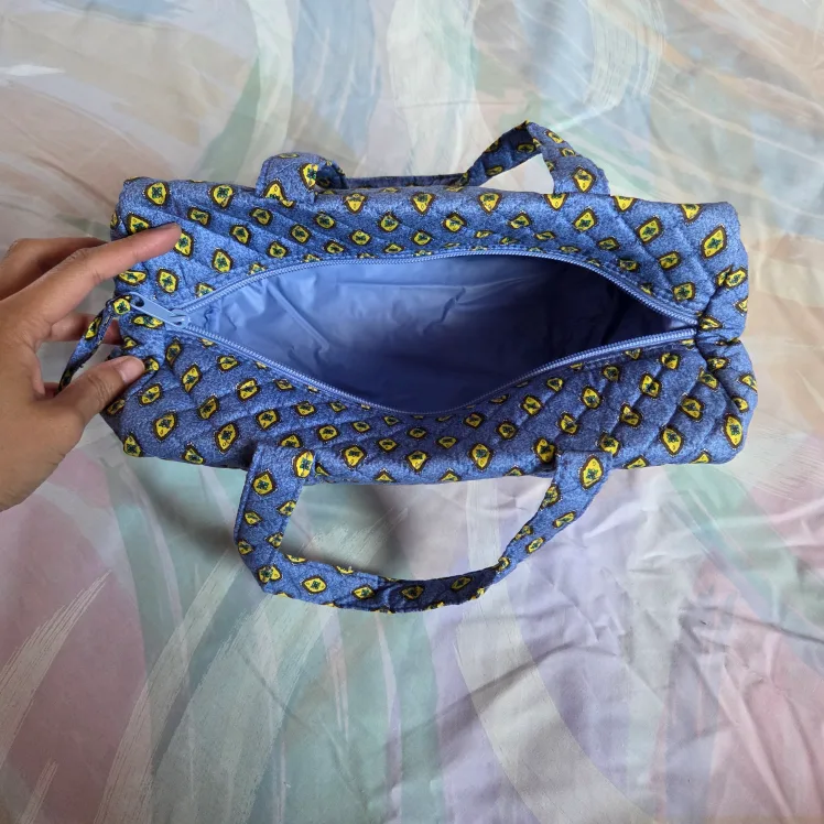 🆕Blue Quilted Travel Bag & Cosmetic Case image indicator(4)