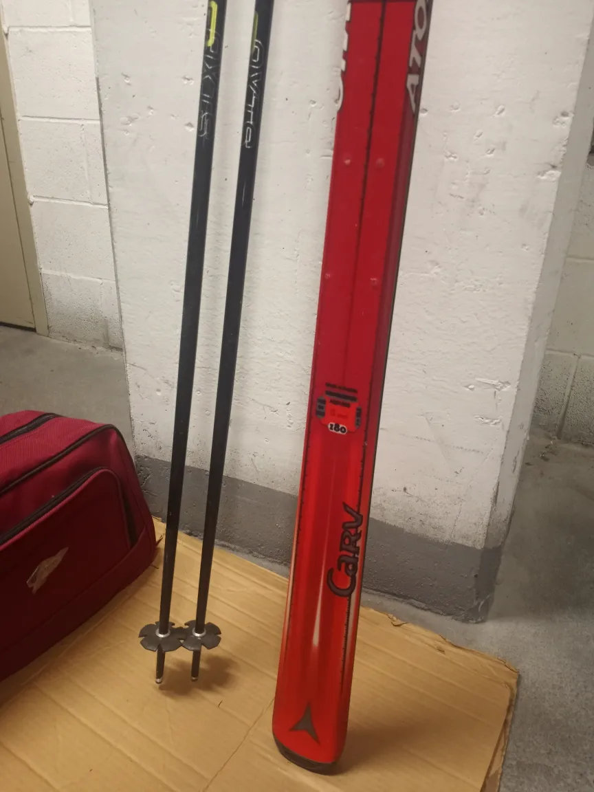 Atomic Carv 6-22 Skis with Ski Poles image indicator(2)