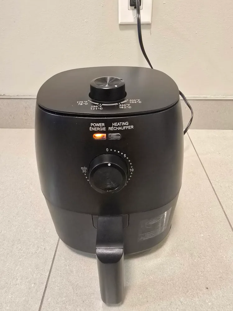 Mainstays 2L Air fryer  Contact 437 838 3346 thumbnail