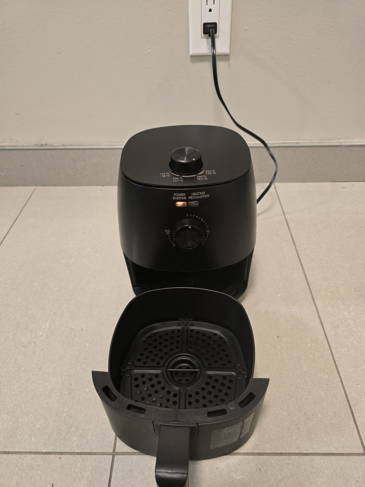 Mainstays 2L Air fryer  Contact 437 838 3346 - photo 2