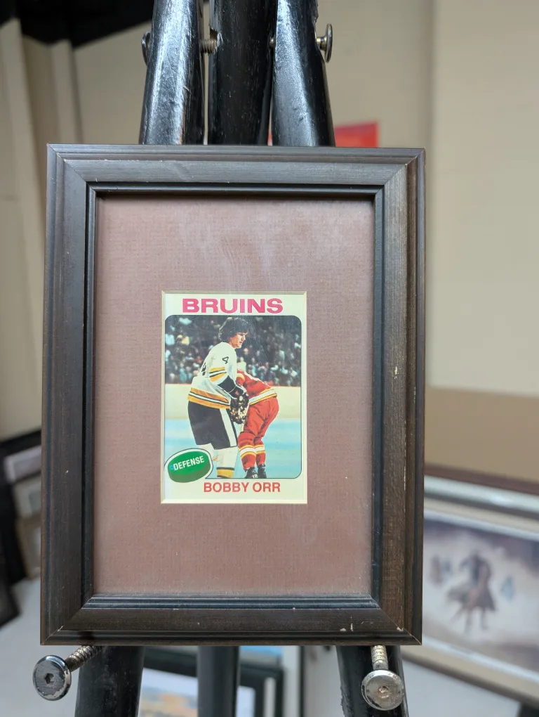 Framed 1975 Bobby Orr Bruins Hockey Card thumbnail