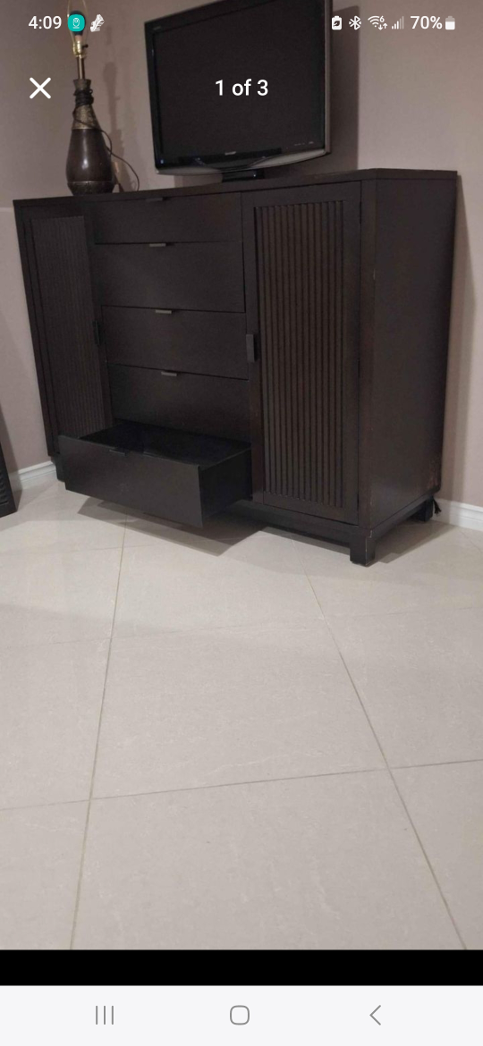 Casana Dressor Solid hardwood & Mirror set