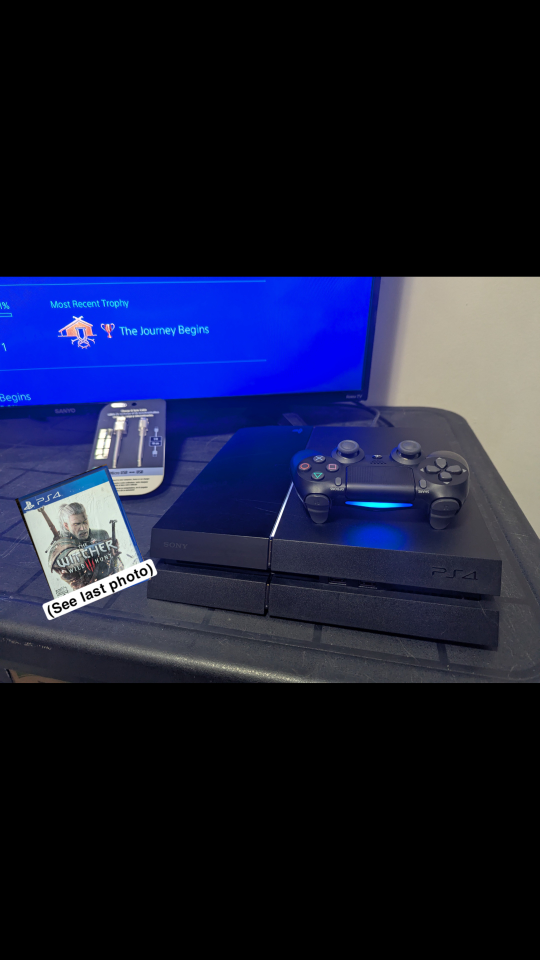 Dusted 500GB Ps4 Og w/controller & cords