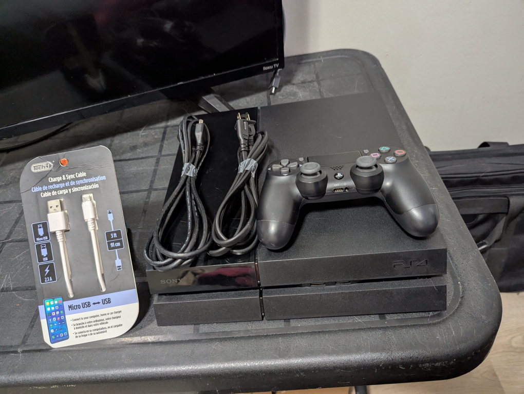 Dusted 500GB Ps4 Og w/controller & cords - photo 2