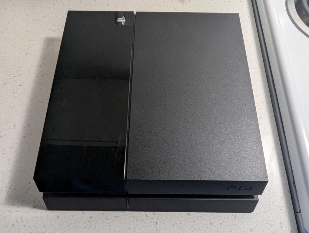 Dusted 500GB Ps4 Og w/controller & cords - photo 3