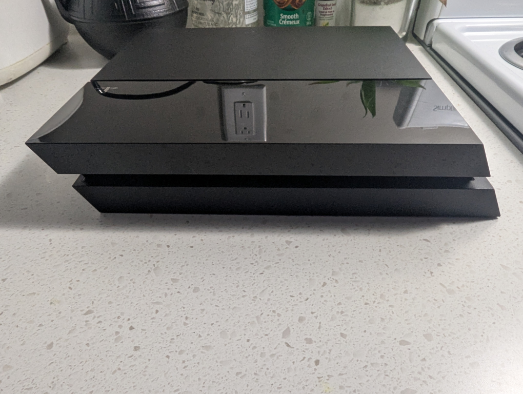 Dusted 500GB Ps4 Og w/controller & cords - photo 4