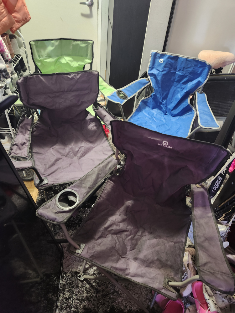5 pcs folding chairs, 1 pc $10