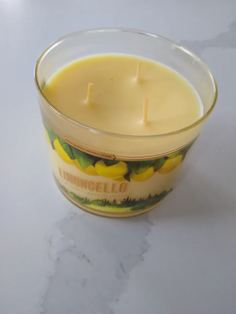#freecycle Bath & Body Works Limoncello Scented Candle image indicator(2)