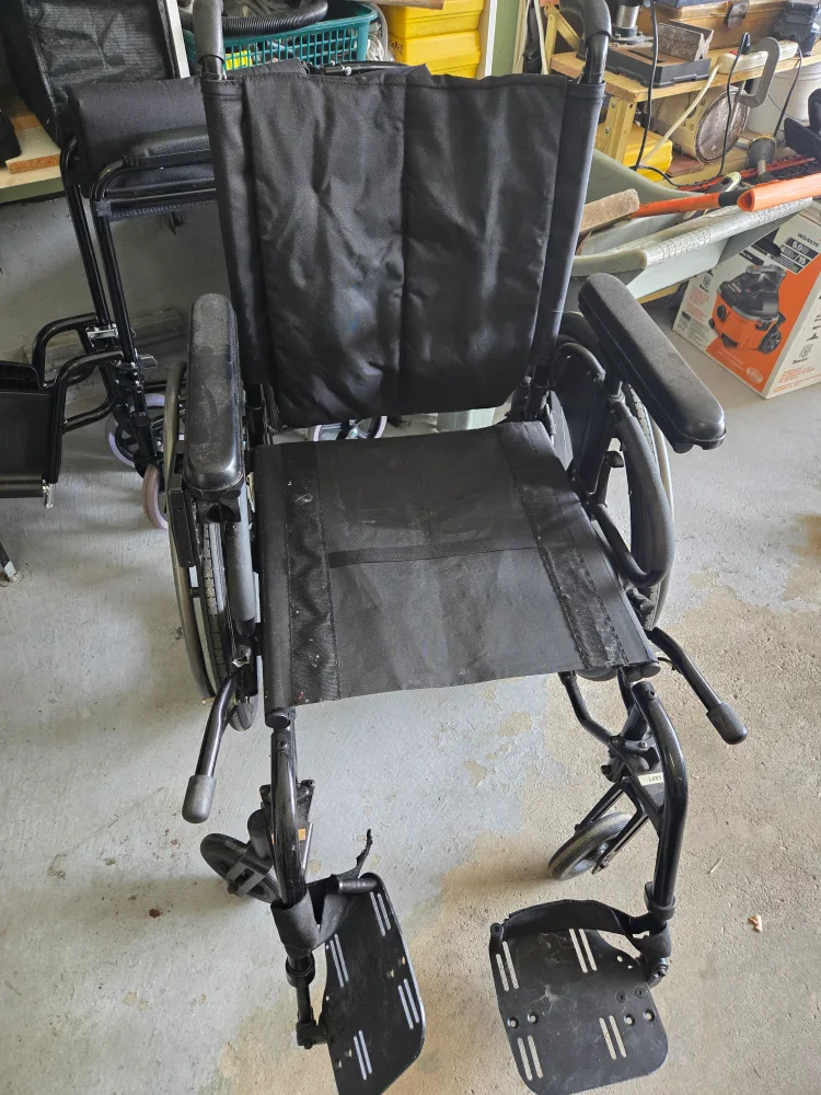 Wheelchair for Sale image indicator(2)