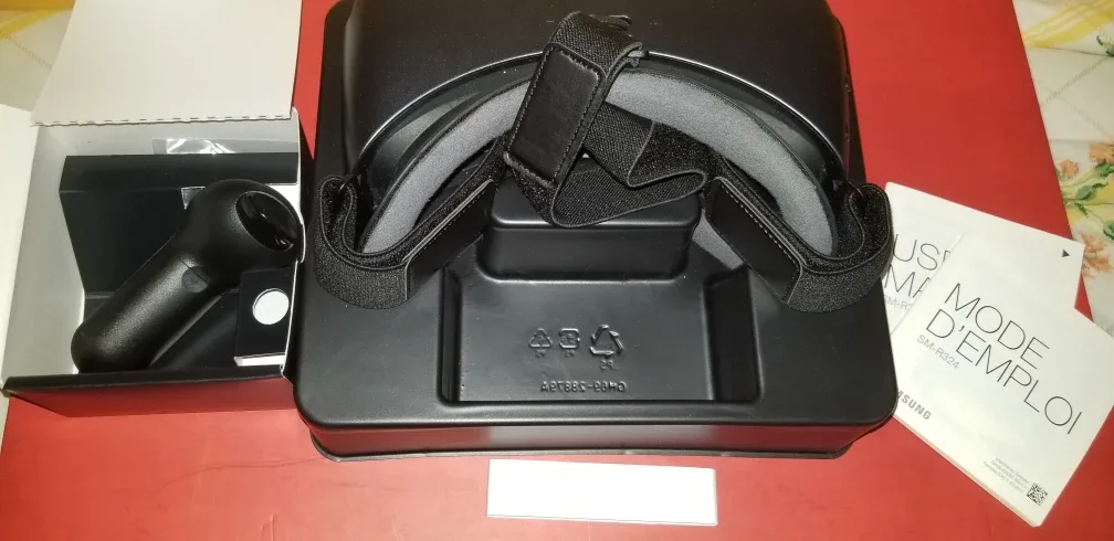 Samsung Gear VR SM-R324 with Controller image indicator(5)