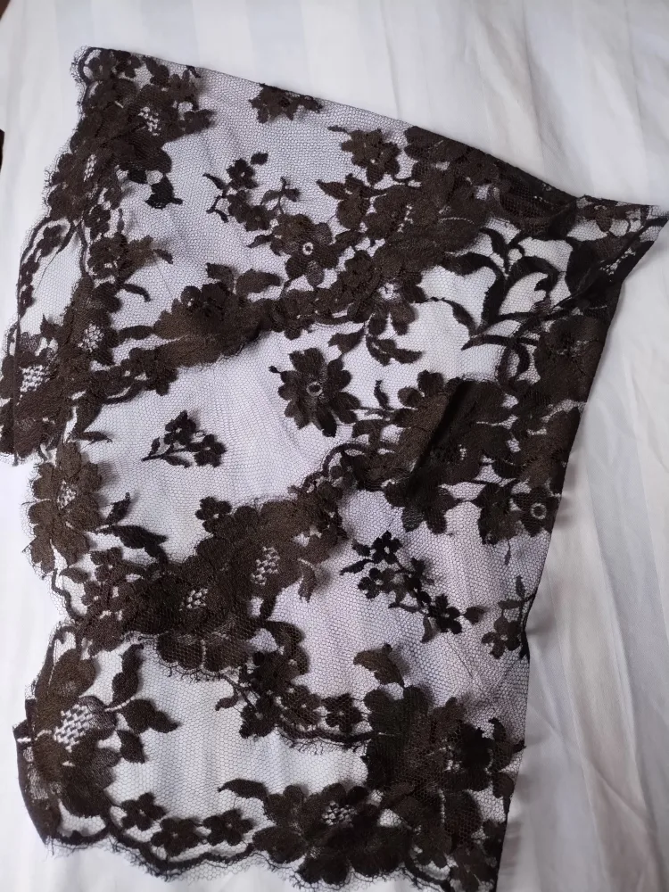 Black Lace Head Covering image indicator(2)