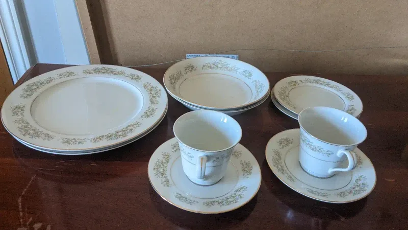 Vintage Fine China Set image indicator(6)