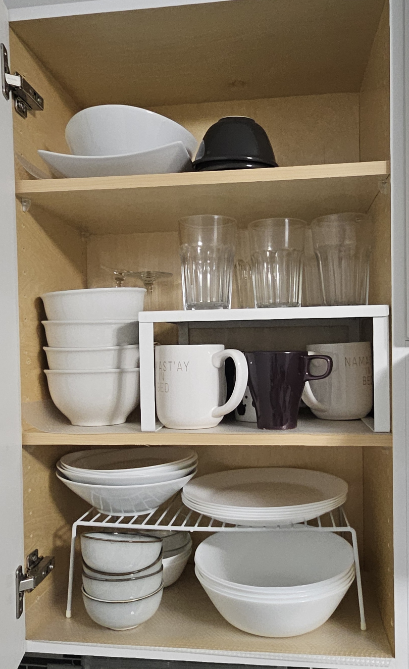 Plates, bowls, glasses, and cutlery - photo 2