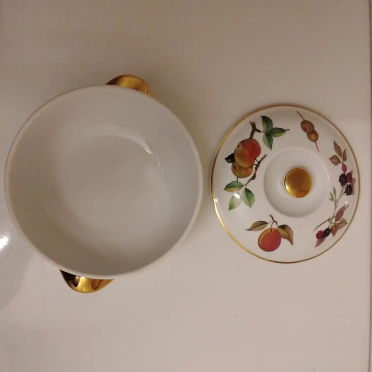Royal Worcester Evesham Casserole Dish thumbnail