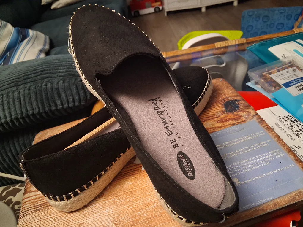 Dr. Scholls Black Suede Slip -on image indicator(2)