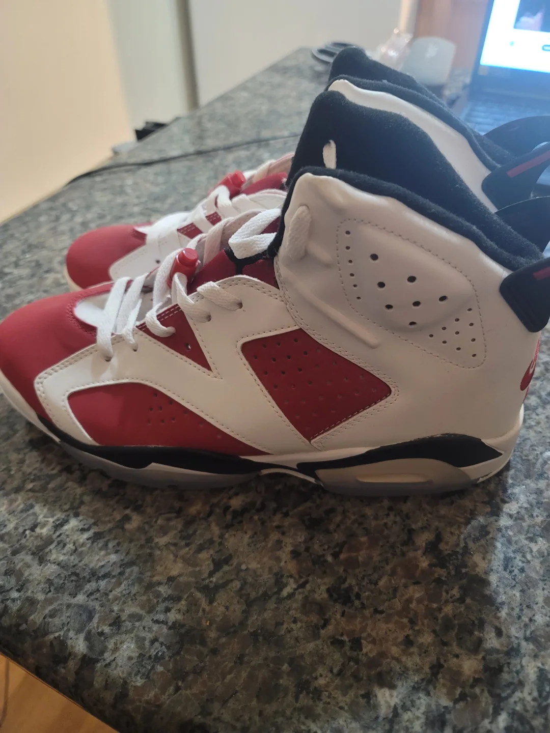 Men's Basketball Shoes - Size 11 image indicator(3)