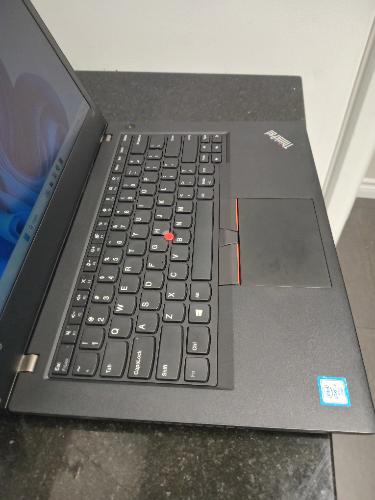 Lenovo thinkpad touchscreen laptop WINDOWS 11 - photo 4