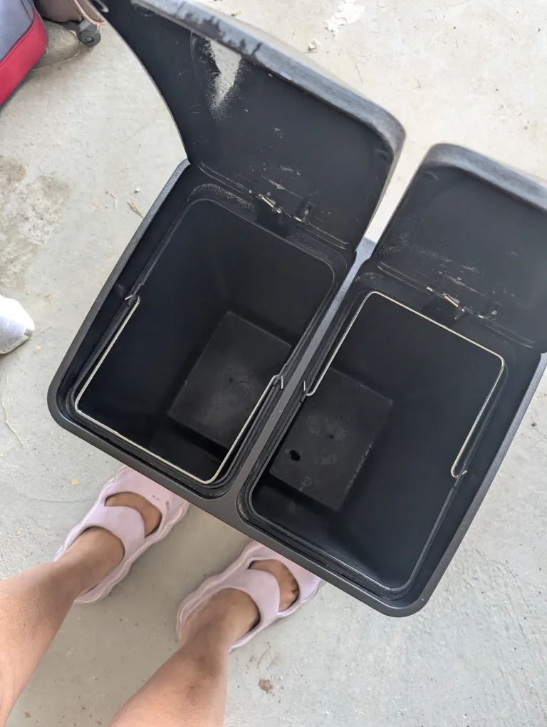 Dual Compartment Recycling Bin image indicator(2)