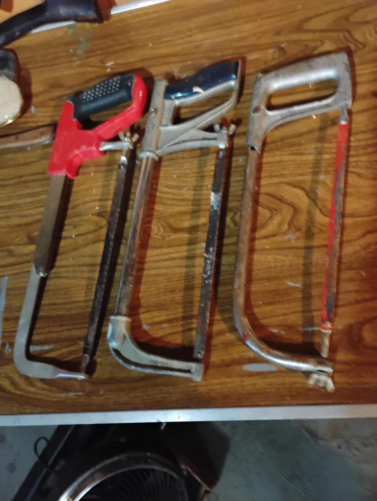 Hacksaws for cutting metal. thumbnail