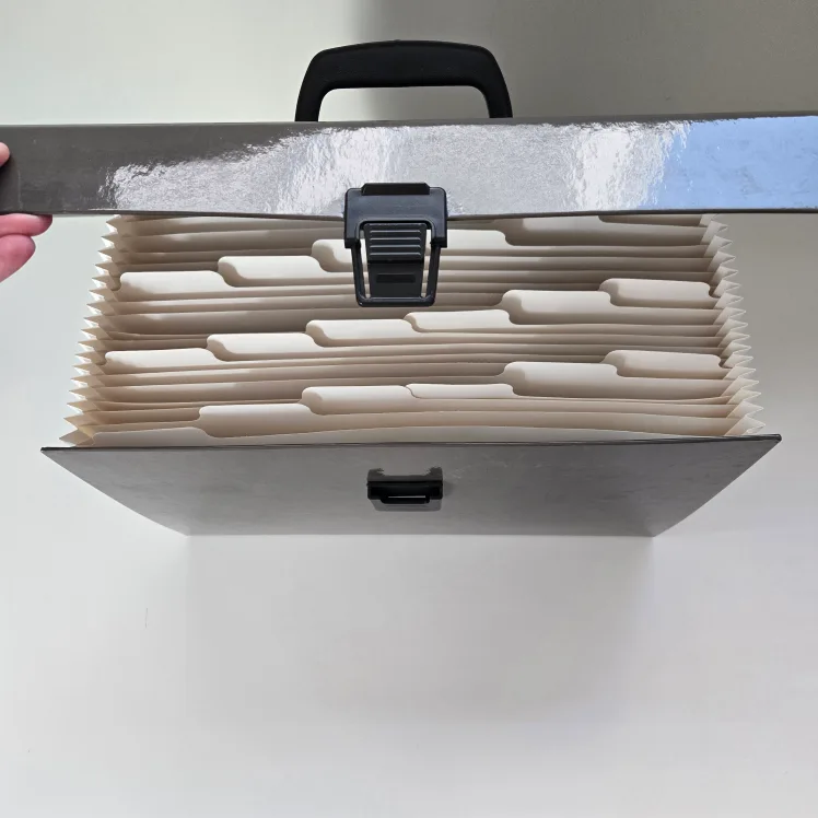 Expanding file folder/portfolio image indicator(5)