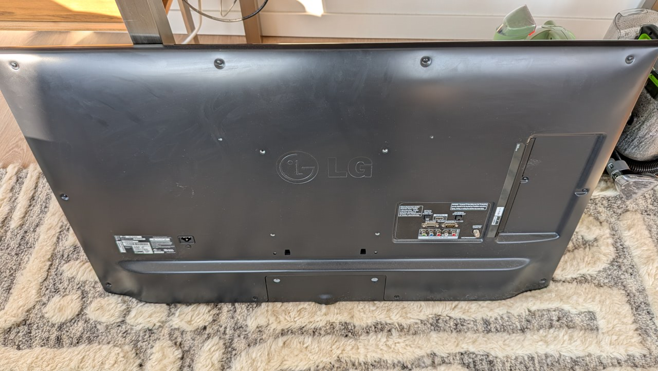 LG TV - 43 Inch Screen - photo 4