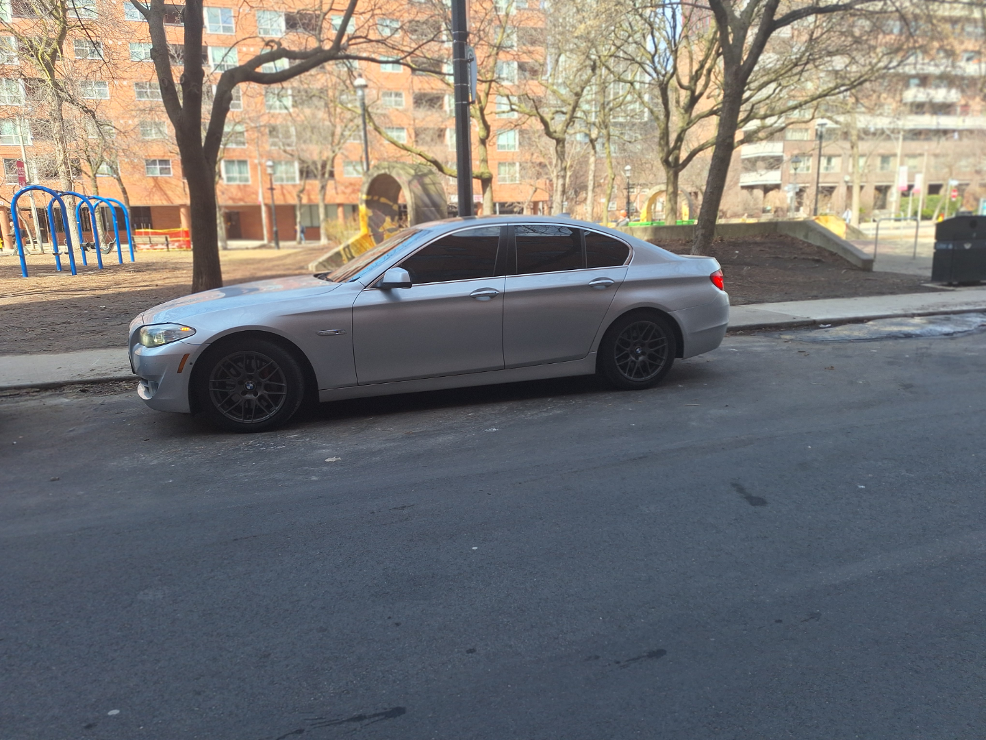 Silver BMW. 535i 2011 Well maintained - photo 4