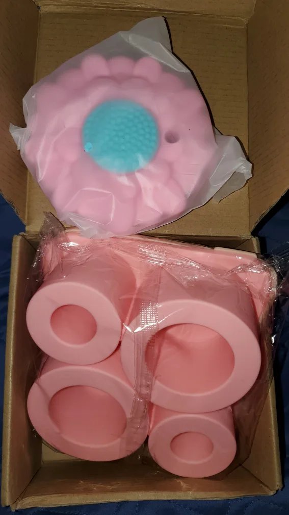 Pink Silicone Ice Cube Tray & Dust Cover Set image indicator(2)