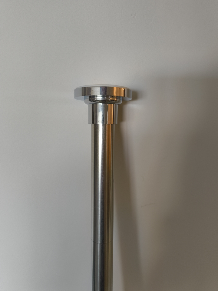 🥕 Chrome shower rod