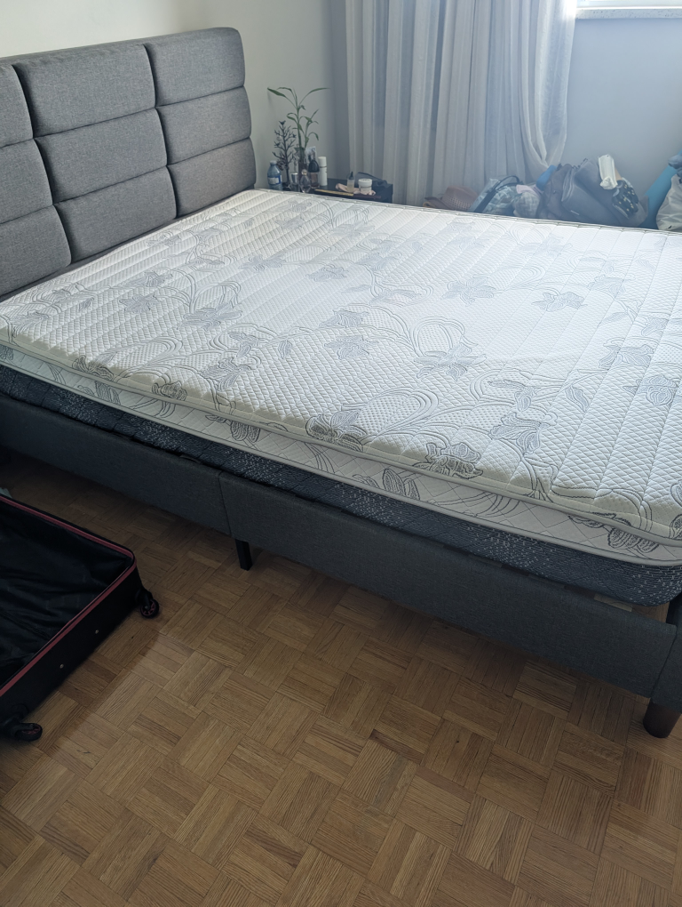 Queen Size  bed frame and mattress with blanket - photo 3