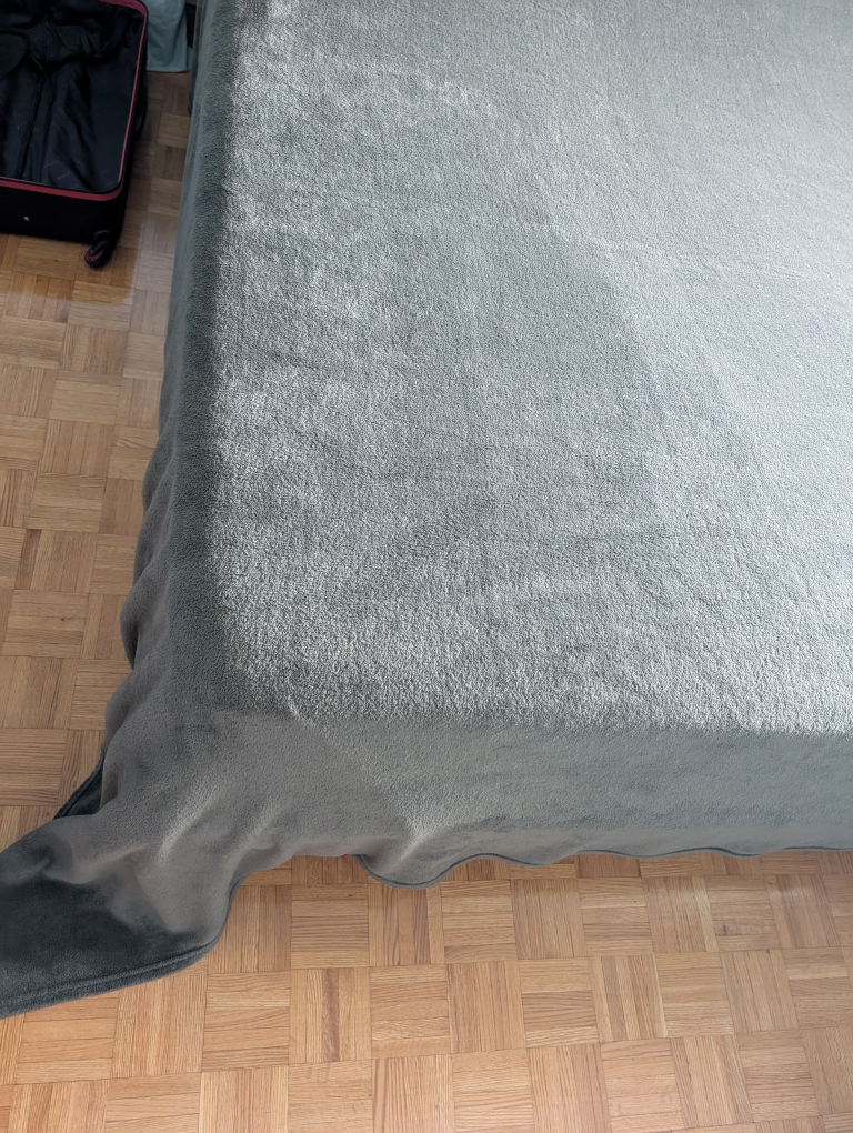 Queen Size  bed frame and mattress with blanket - photo 5