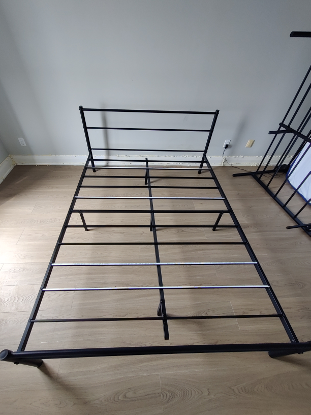 Zinus Metal Queen Bed Frame - 2 pieces (can be dismantled) - photo 5