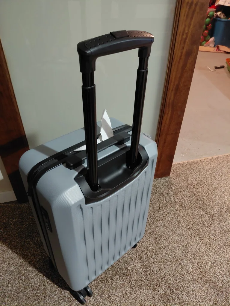 Pierre Cardin 20-Inch Rolling Suitcase image indicator(2)