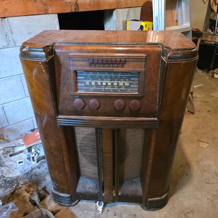 GE JK96 Tabletop Radio, 1940 - AS-IS thumbnail