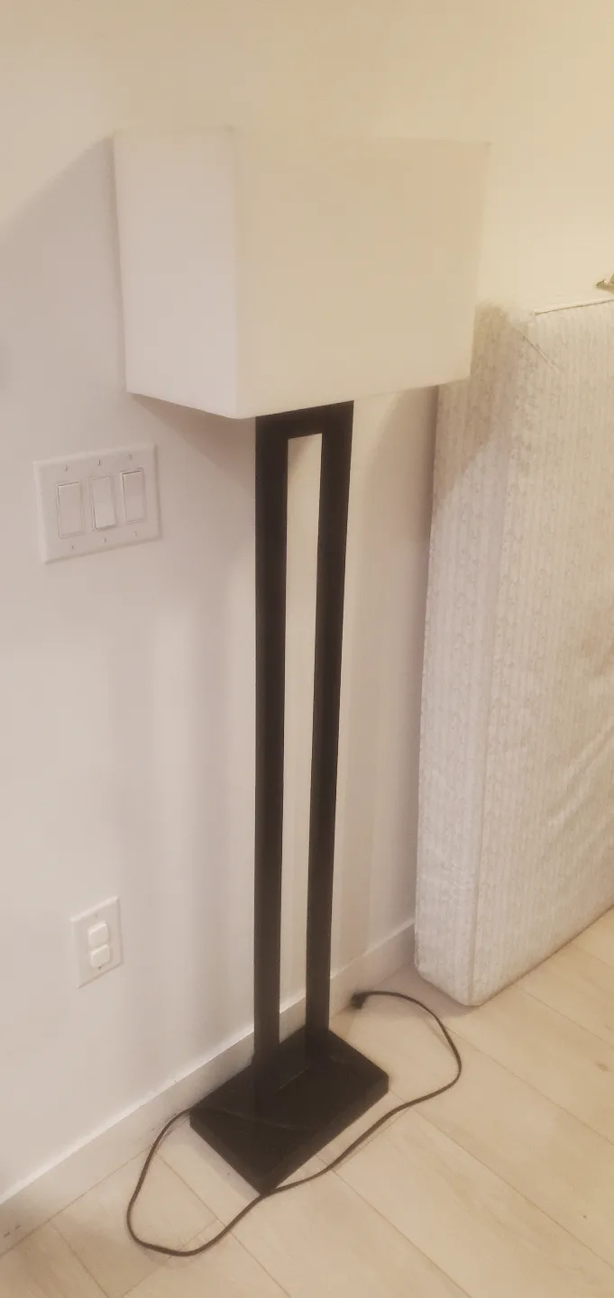 Modern Floor Lamp thumbnail