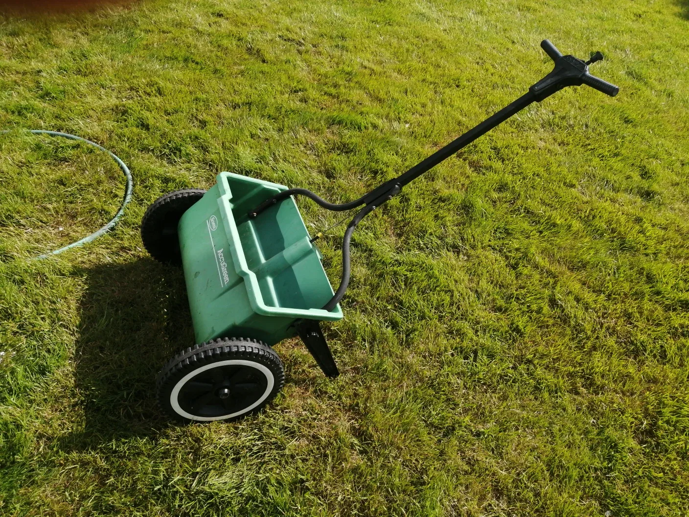 Scotts AccuGreen Spreader thumbnail