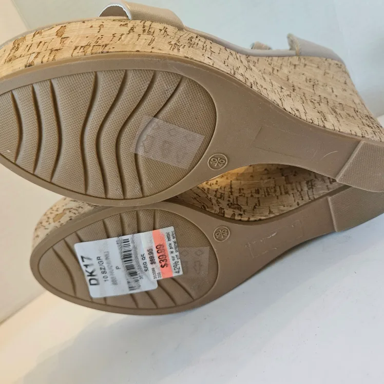 Le Chateau Leather Wedge Heel Sandals Nude Size 10 NWOB image indicator(5)