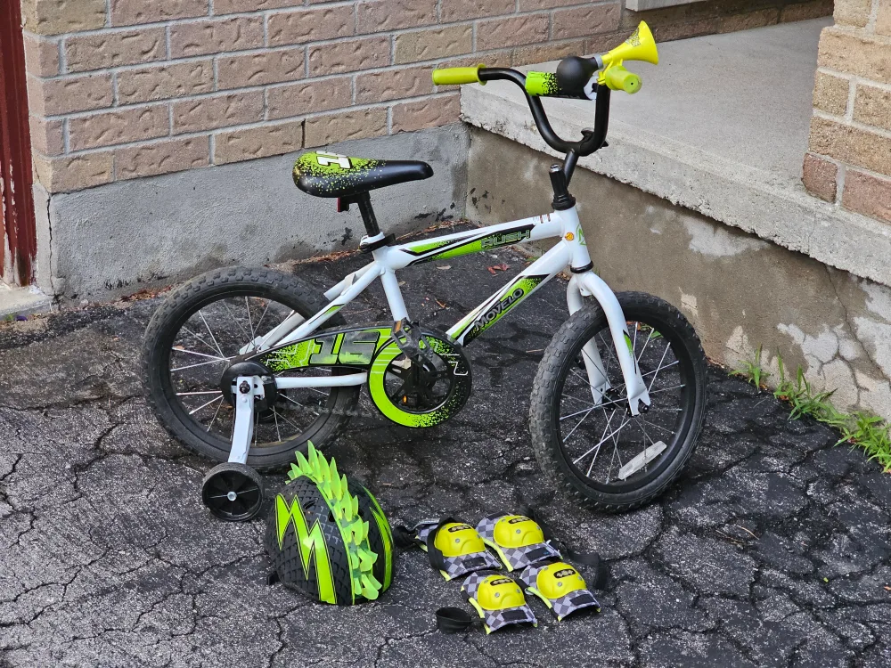 16" Kids Bike with Helmet and Pads thumbnail
