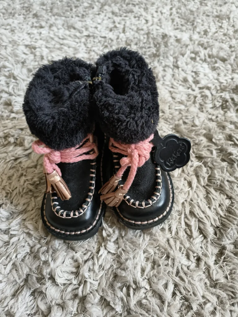 Kickers Black Boots with Faux Fur Trim image indicator(2)
