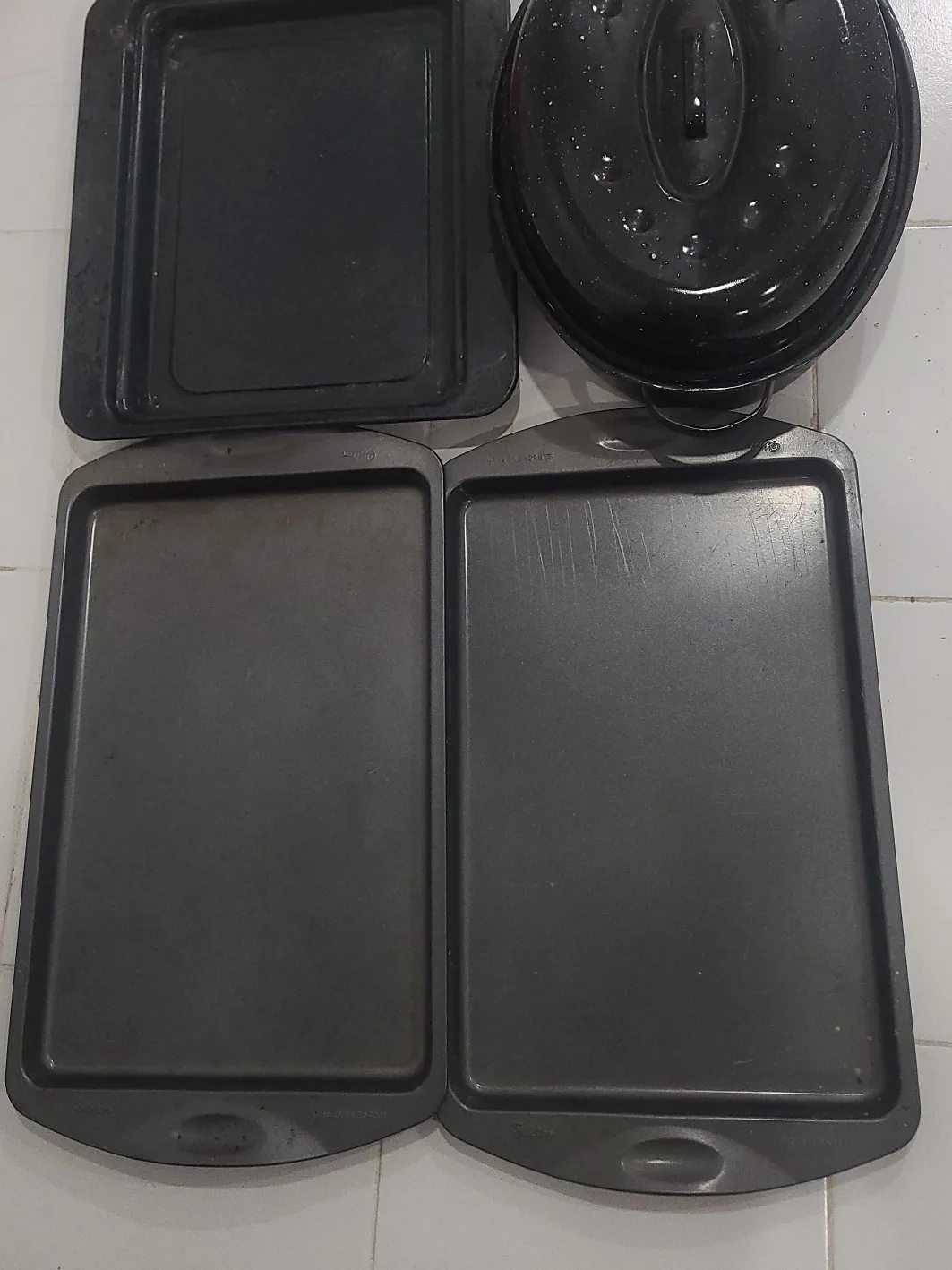 Assorted Baking Sheets and Roasting Pot thumbnail