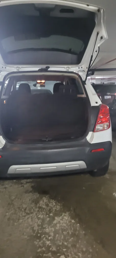 White Chevrolet Trax LT image indicator(5)