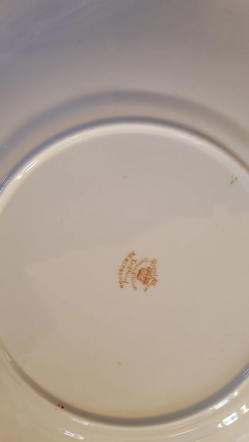 Royal Albert Vintage Decorative Plates image indicator(8)