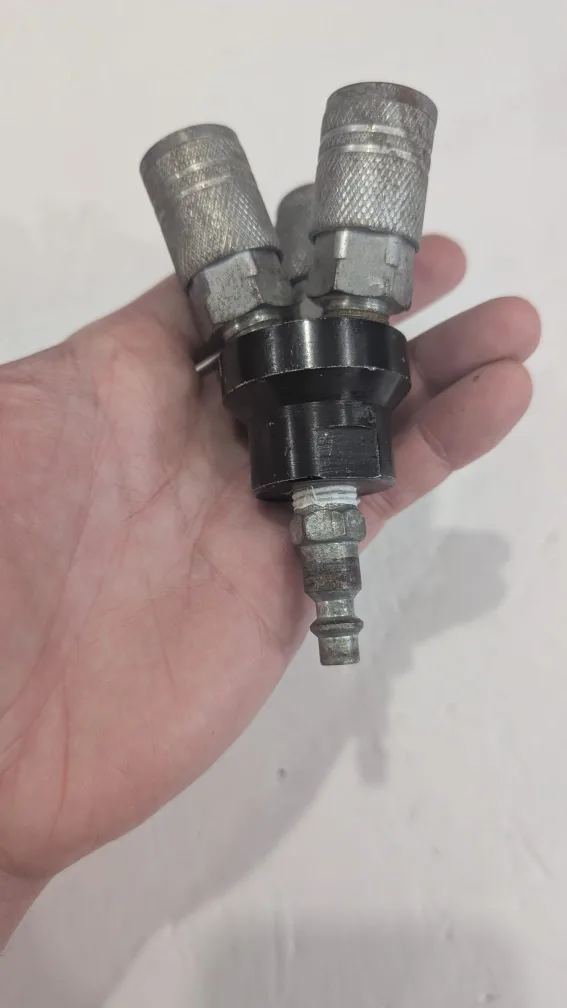 Air Hose Manifold with three quick release thumbnail