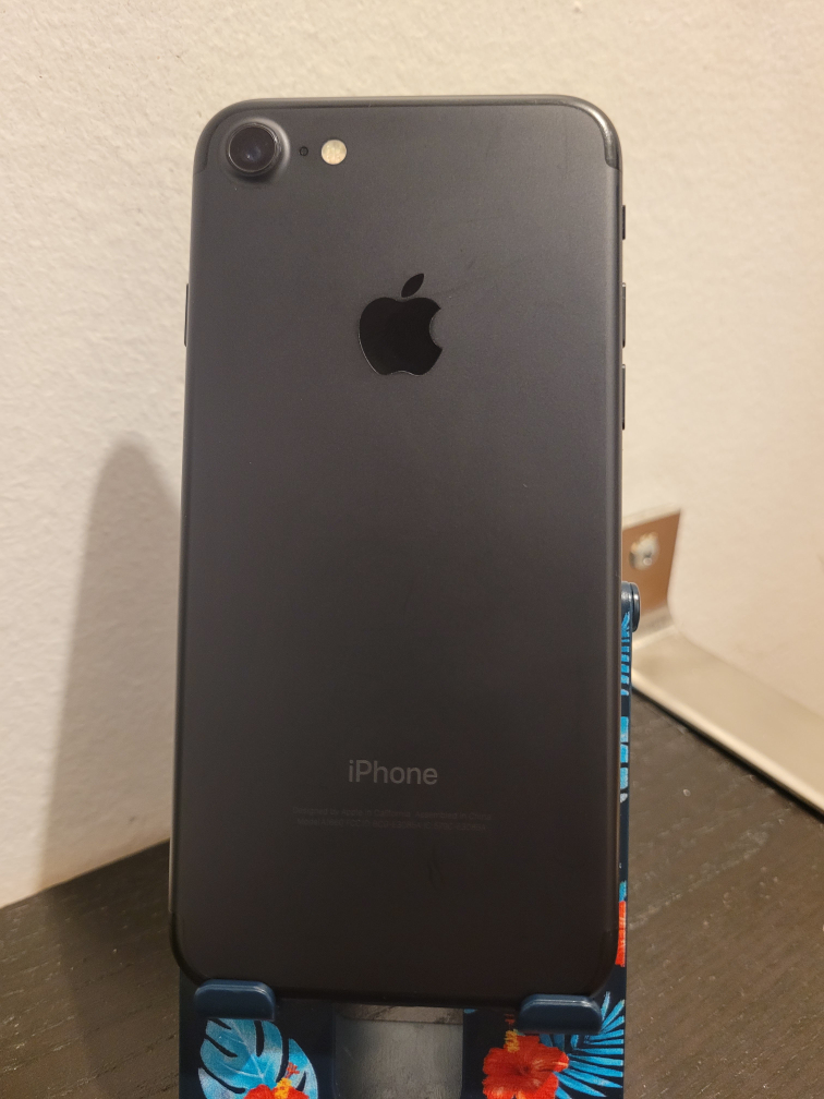 iPhone 7 - photo 2