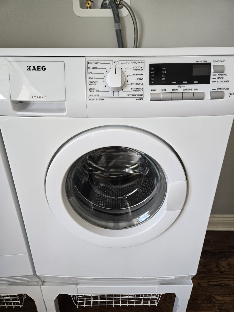AEG Washer & Dryer (EUC) - photo 2