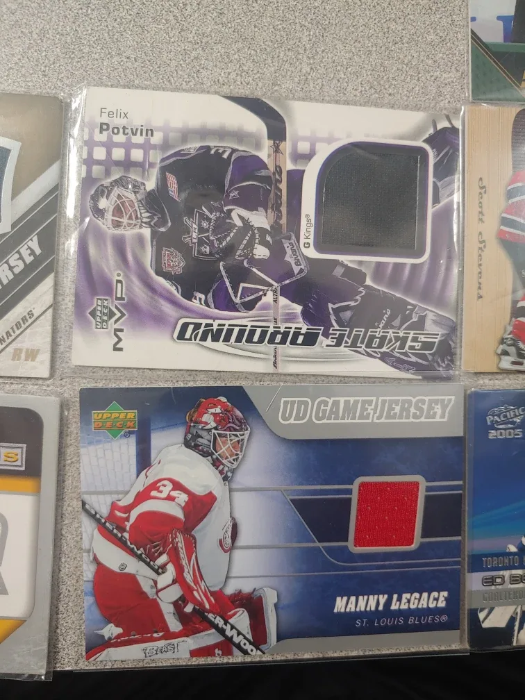Jersey Embossed Hockey Cards image indicator(2)