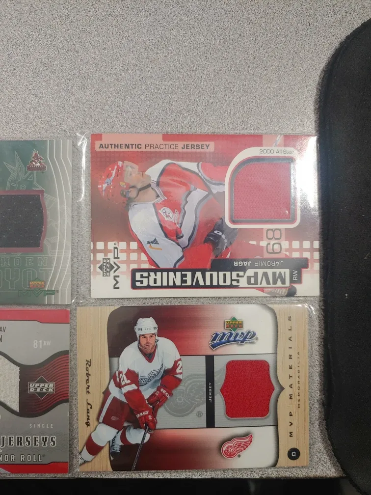 Jersey Embossed Hockey Cards image indicator(5)