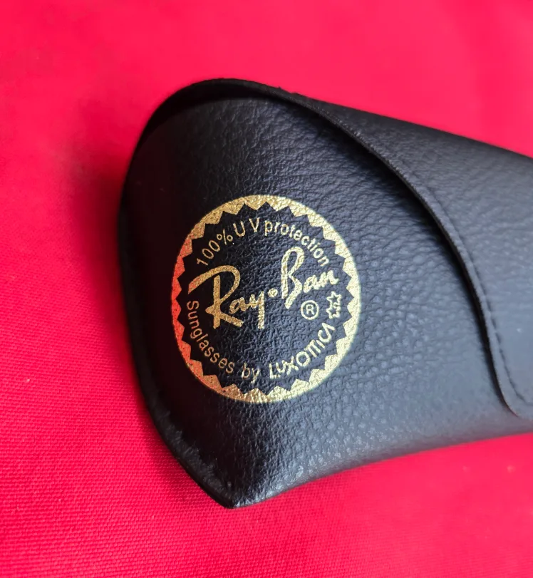Ray-Ban Sunglasses with Case image indicator(3)